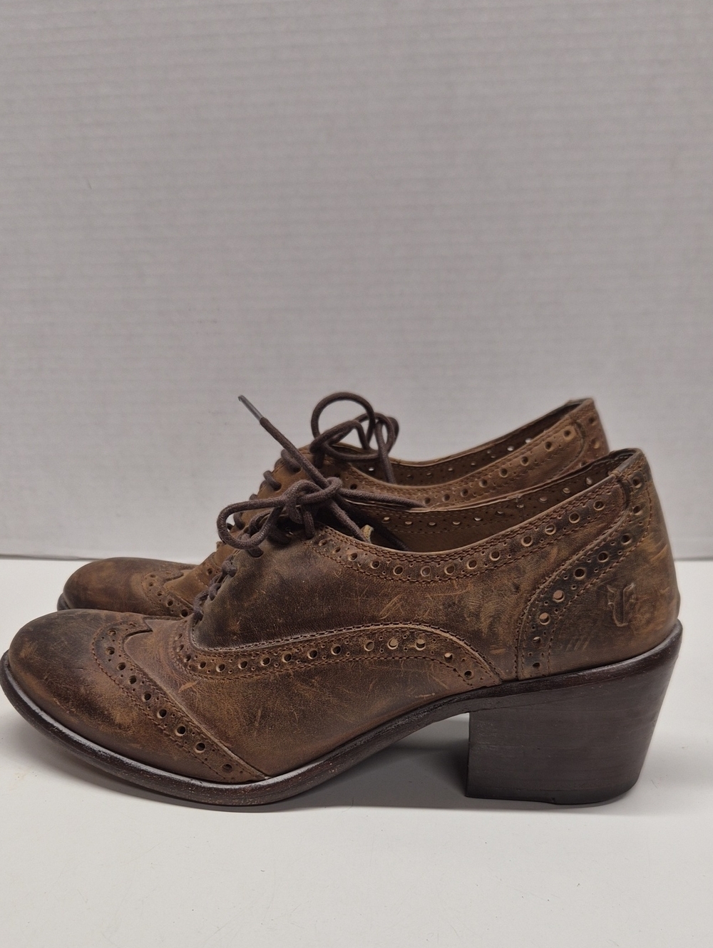 Frye Maggie Perf Wingtip Oxford Shoe Distress Leather Lace Up Block Heel Brown 8